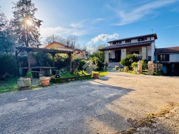 casa indipendente in vendita a Bracciano