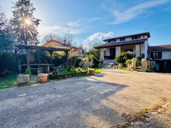 casa indipendente in vendita a Bracciano