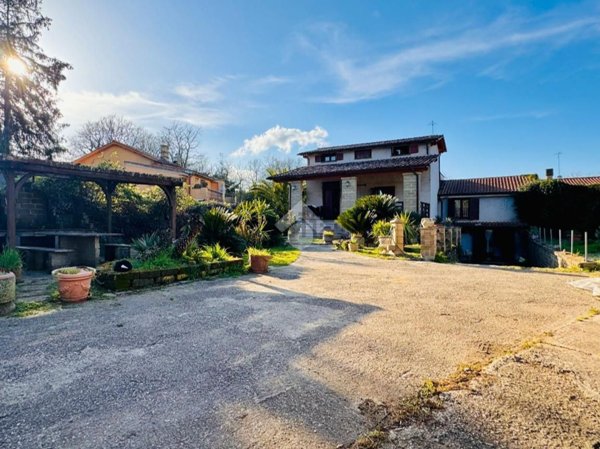 casa indipendente in vendita a Bracciano