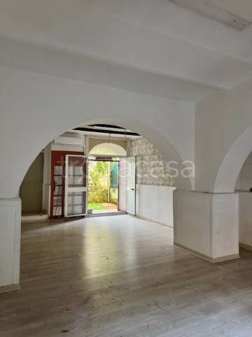 negozio in vendita a Bracciano