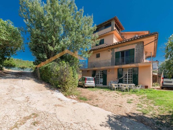 casa indipendente in vendita a Bracciano