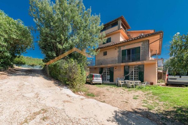casa indipendente in vendita a Bracciano