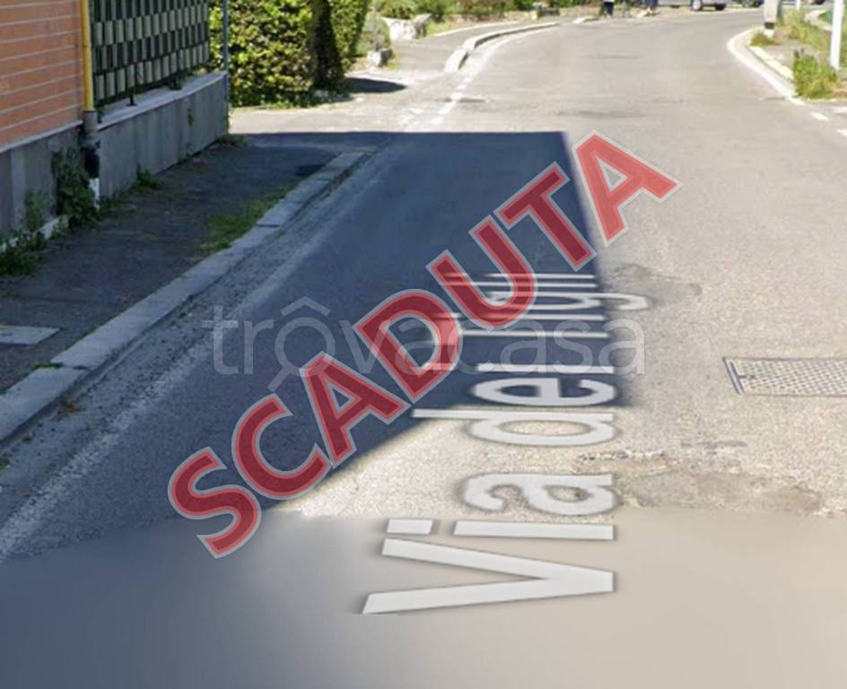 locale di sgombero in vendita a Bracciano