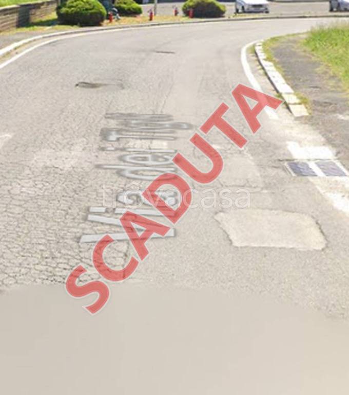 locale di sgombero in vendita a Bracciano