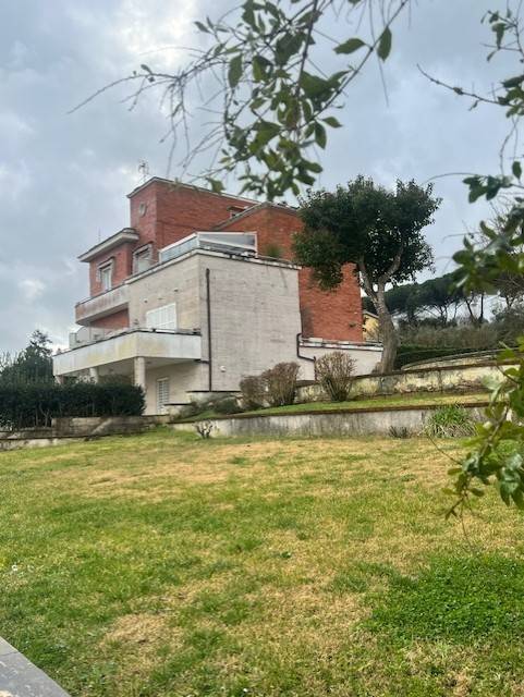 appartamento in vendita a Bracciano in zona Lungolago