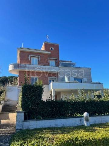 appartamento in vendita a Bracciano in zona Lungolago