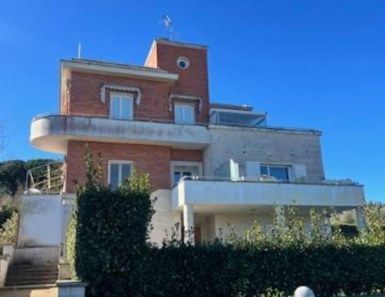 appartamento in vendita a Bracciano in zona Lungolago