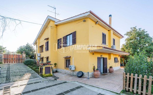 casa indipendente in vendita a Bracciano