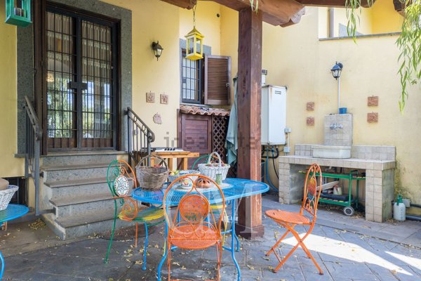 casa indipendente in vendita a Bracciano in zona Vigna di Valle