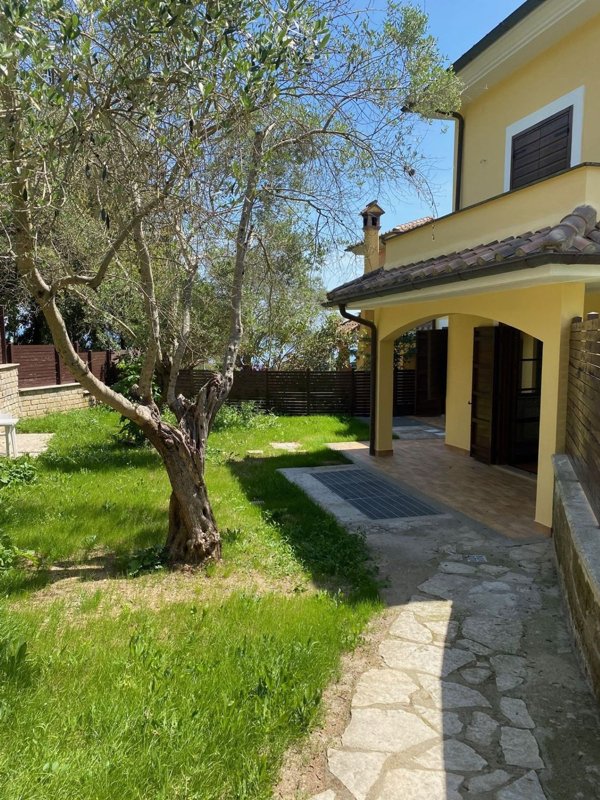 casa indipendente in vendita a Bracciano