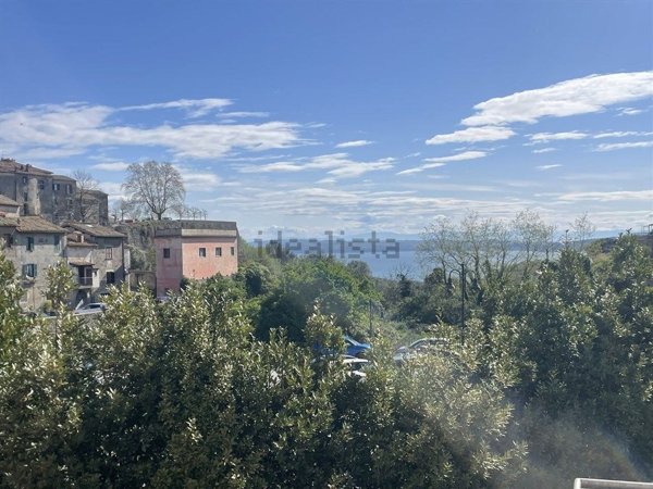 appartamento in vendita a Bracciano in zona Lungolago