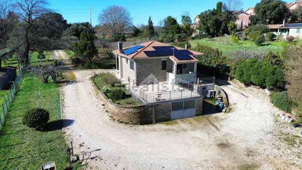 casa indipendente in vendita a Bracciano