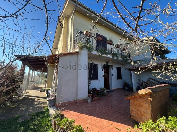 casa indipendente in vendita a Bracciano