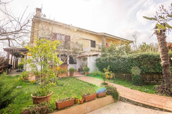 casa indipendente in vendita a Bracciano