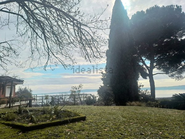 casa indipendente in vendita a Bracciano in zona Vicarello