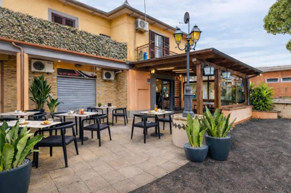 negozio in vendita a Bracciano in zona Vigna di Valle