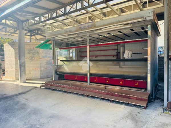 negozio in vendita a Bracciano