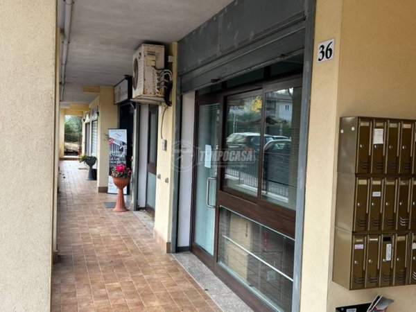 negozio in vendita a Bracciano