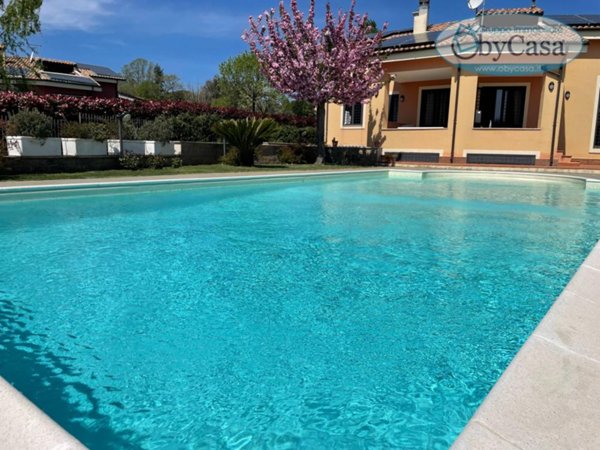 casa indipendente in vendita a Bracciano