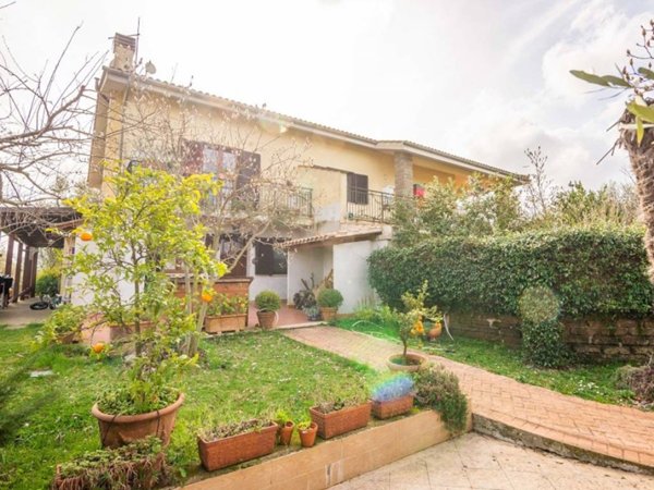 casa indipendente in vendita a Bracciano