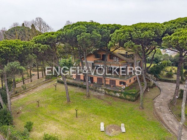 casa indipendente in vendita a Bracciano