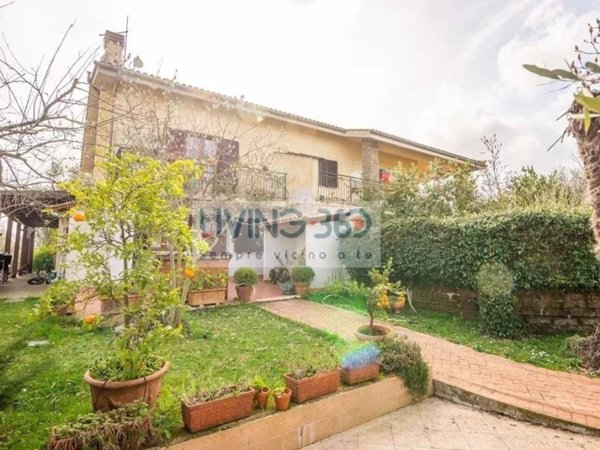 casa indipendente in vendita a Bracciano