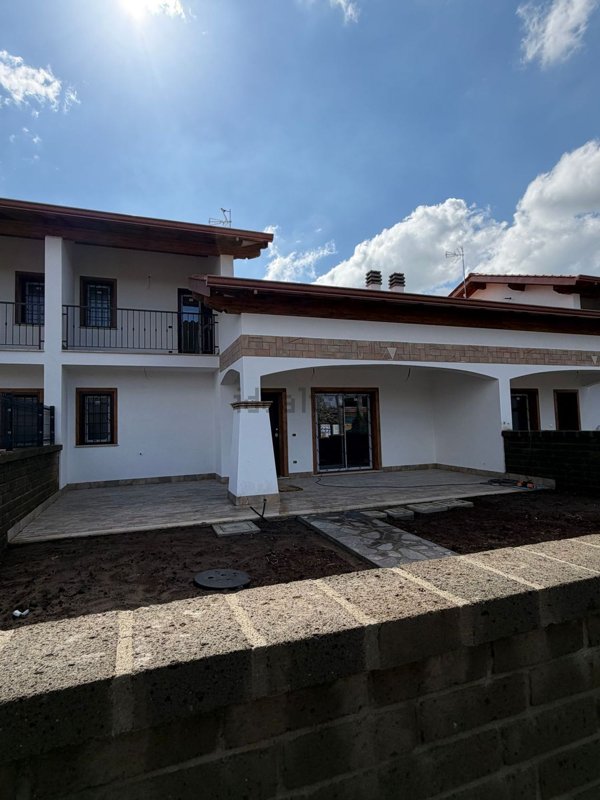 casa indipendente in vendita a Bracciano in zona Vigna di Valle