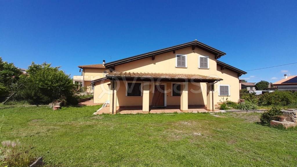 casa indipendente in vendita a Bracciano in zona Vigna di Valle