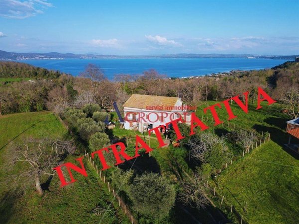 casa indipendente in vendita a Bracciano in zona Pisciarelli