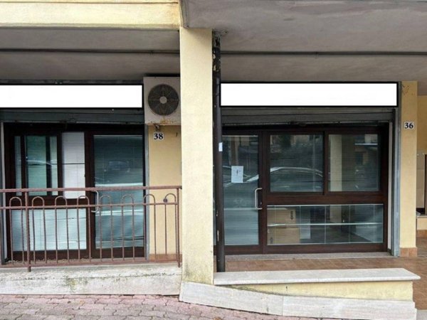 negozio in vendita a Bracciano