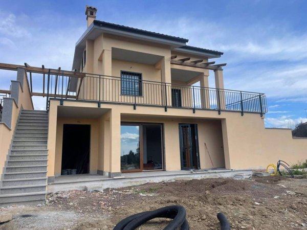 casa indipendente in vendita a Bracciano in zona Castel Giuliano