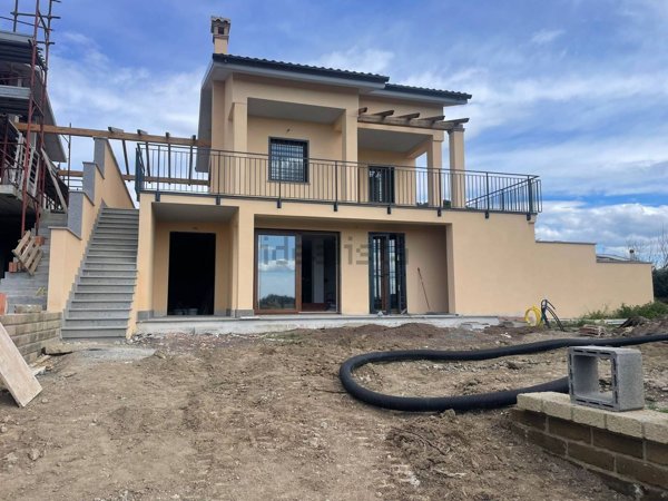 casa indipendente in vendita a Bracciano in zona Castel Giuliano