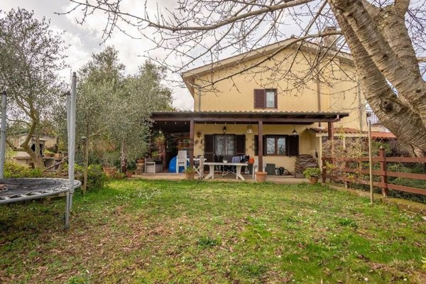 casa indipendente in vendita a Bracciano