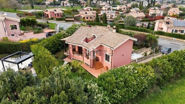 casa indipendente in vendita a Bracciano