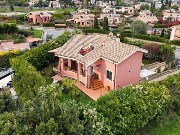 casa indipendente in vendita a Bracciano