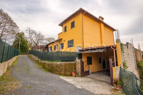 casa indipendente in vendita a Bracciano in zona Pisciarelli