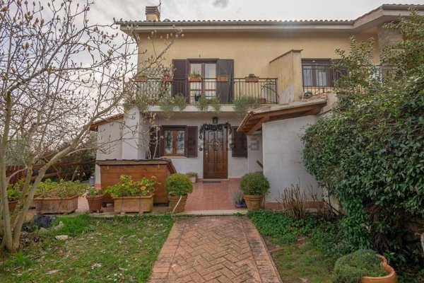 casa indipendente in vendita a Bracciano