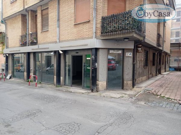 locale commerciale in vendita a Bracciano