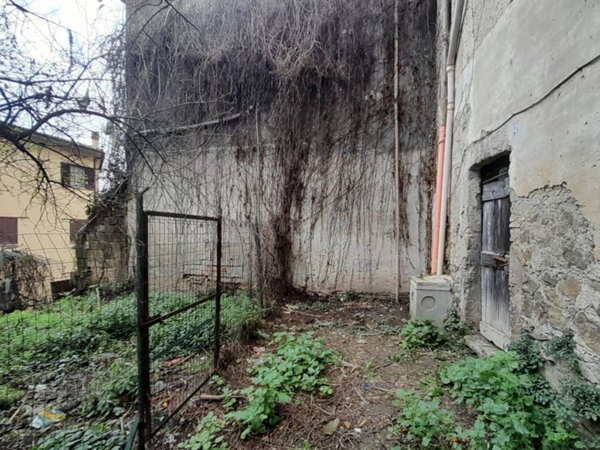 locale commerciale in vendita a Bracciano