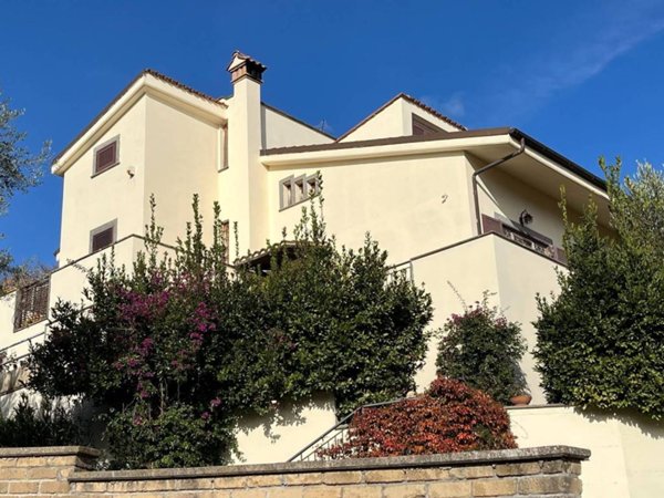 casa indipendente in vendita a Bracciano