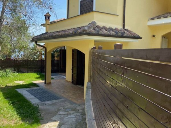 casa indipendente in vendita a Bracciano