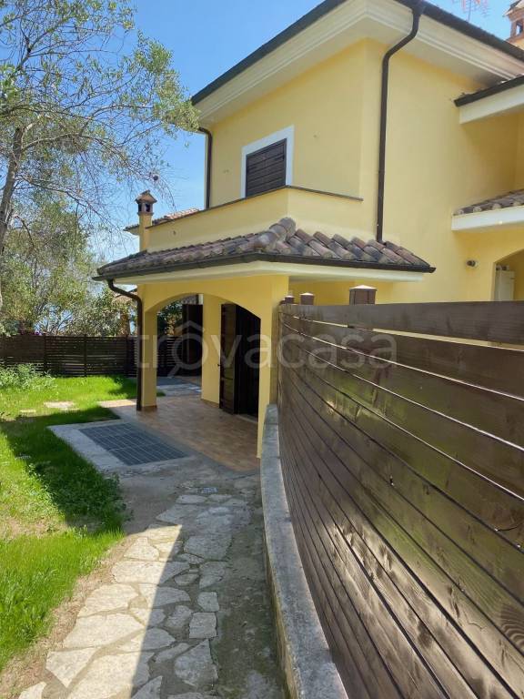 casa indipendente in vendita a Bracciano