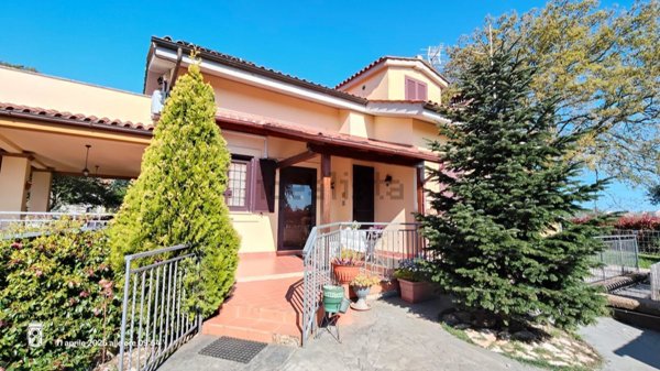 casa indipendente in vendita a Bracciano