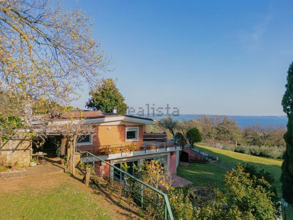 casa indipendente in vendita a Bracciano in zona Vicarello