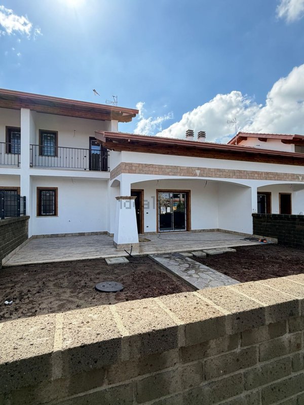 casa indipendente in vendita a Bracciano in zona Vigna di Valle