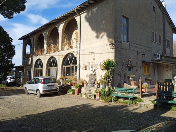 casa indipendente in vendita a Bracciano in zona Vigna di Valle