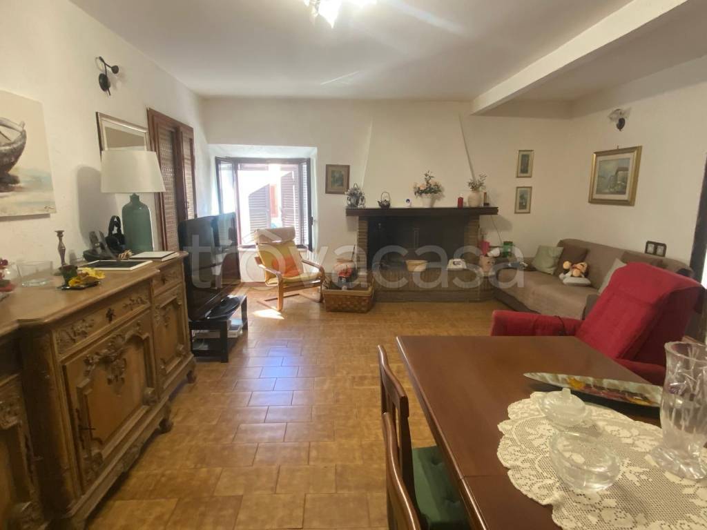 appartamento in vendita a Bracciano in zona Castel Giuliano