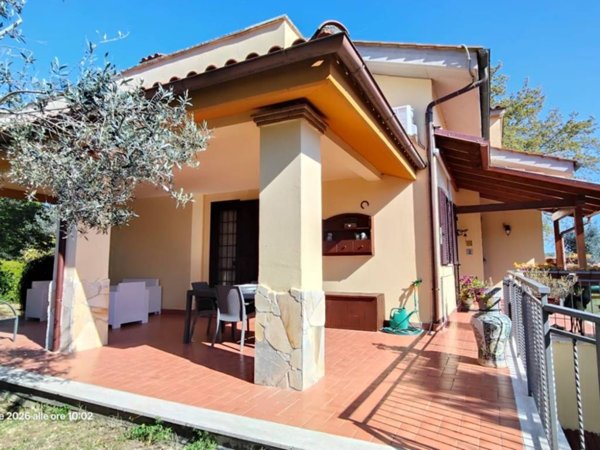 casa indipendente in vendita a Bracciano in zona Vigna di Valle