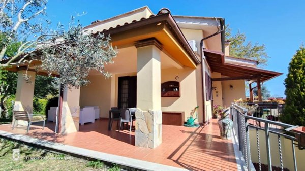 casa indipendente in vendita a Bracciano