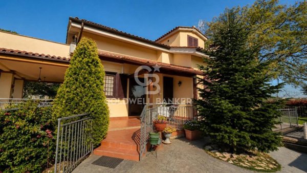 casa indipendente in vendita a Bracciano in zona Vigna di Valle